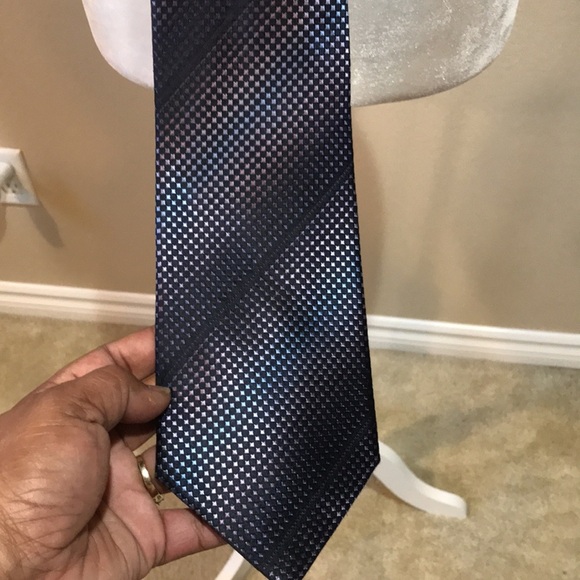 Kenneth Cole Men's 100% Imported Handmade Silk Shimmer Geometric Design Necktie - Picture 7 of 14